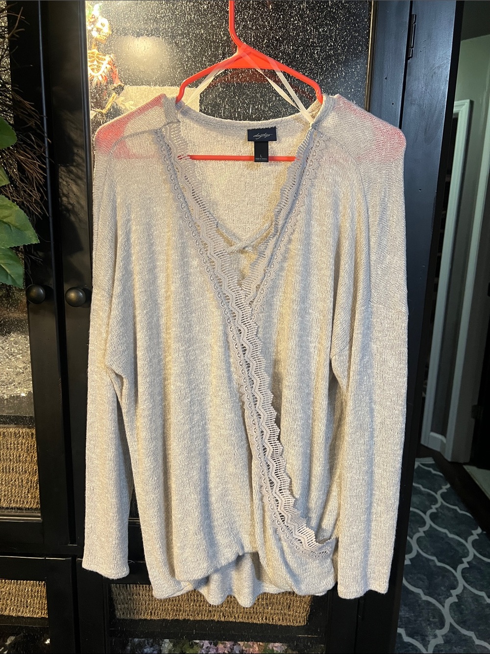 Daytrip Cream Lace-Trim V-Neck Knit Sweater